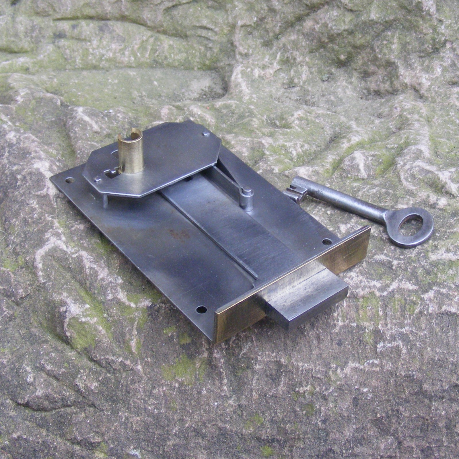 altes Einlegeschloss Möbelschloss Dornmaß 85mm Schrankschloss 107x70mm