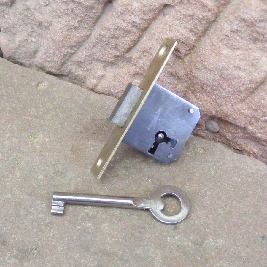 altes Einsteckschloss Schrankschloss 20mm Dornmaß Schubladenschloss