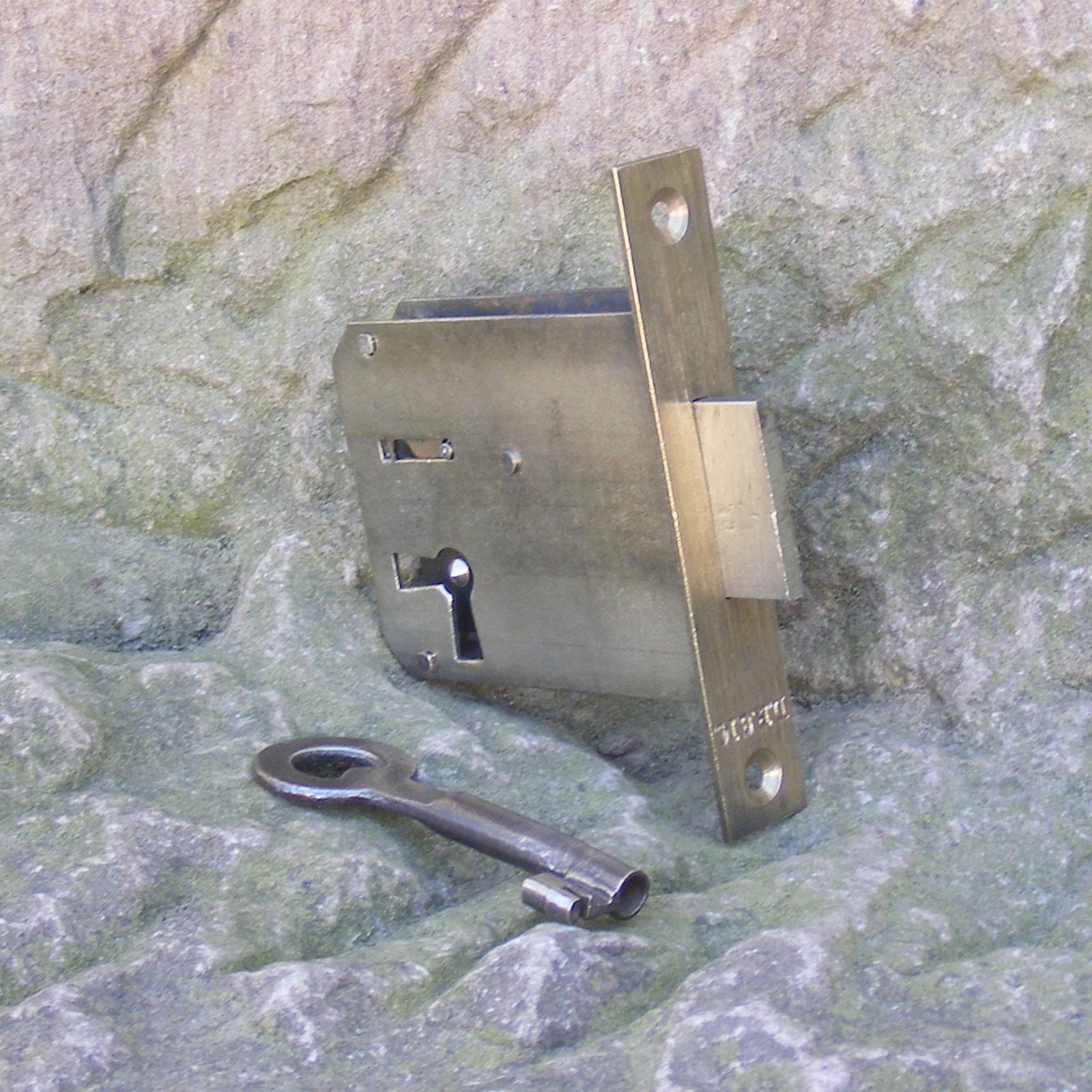 altes Einsteckschloss Schrankschloss Dornmaß 43mm Möbelschloss